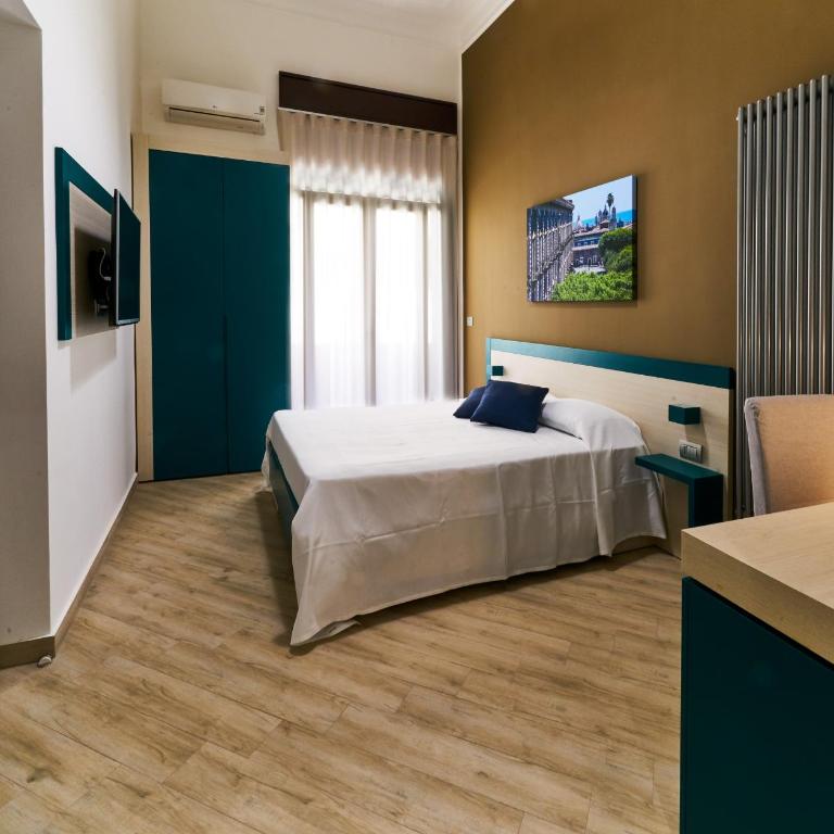 Guesthouse Ughetti 21 - Double Room with Balcony - 14