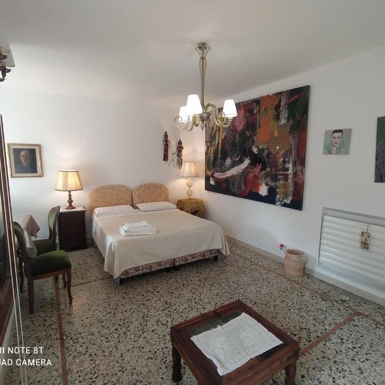 Casa Gialla - Camera Matrimoniale o Doppia con Letti Singoli con Balcone e Bagno in Comune - 5