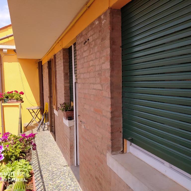 Casa Gialla - Camera Matrimoniale o Doppia con Letti Singoli con Balcone e Bagno in Comune - 3