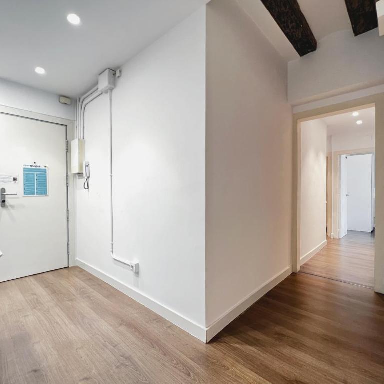 Stay U-nique Apartments Vila de Gracia - Four-Bedroom Apartment - 17