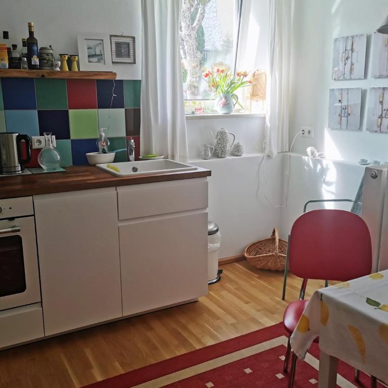 Villa Rosen - Ferienwohnungen - Apartment mit Gartenblick - 10