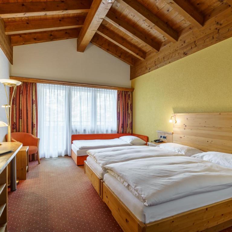 Hotel Alpenroyal - Dreibettzimmer mit Balkon oder Terrasse im Erdgeschoss - 1