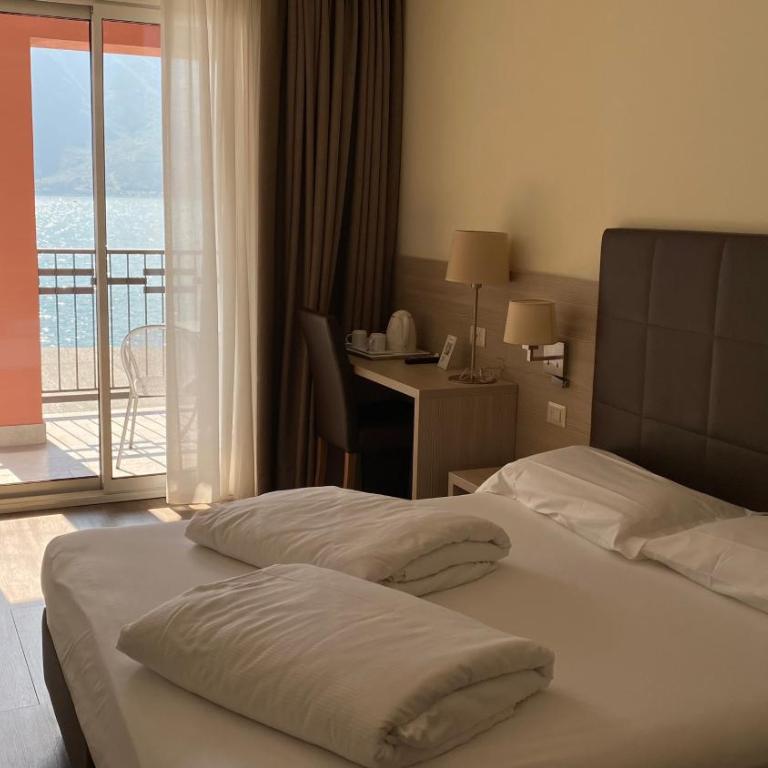 Hotel Capo Reamol - Camera Matrimoniale con Balcone e Vista Lago - 6