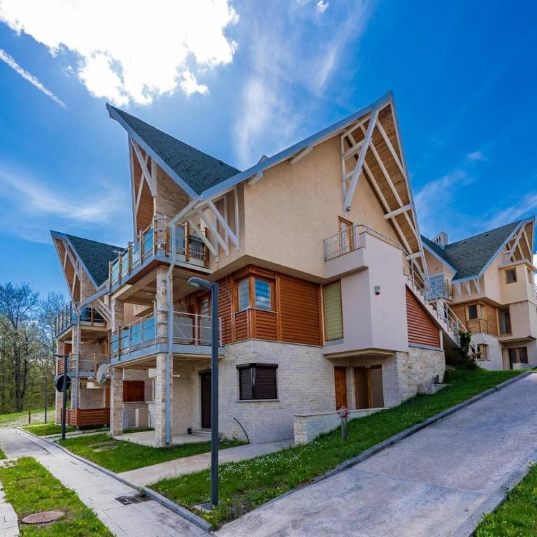 Zova Raj - One-Bedroom Apartment - 1