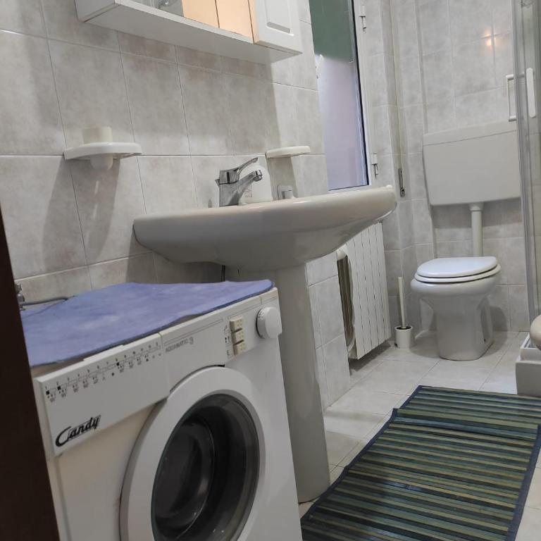 LEMONS HOUSE - Two-Bedroom Apartment - 19