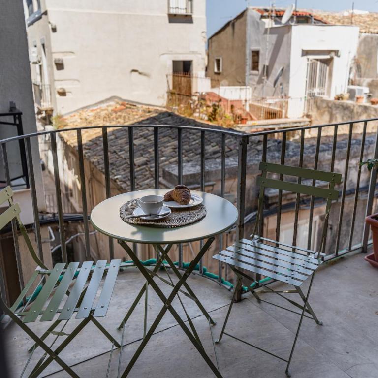 Joy's Rooms Ortigia - Camera Matrimoniale con Balcone - 1