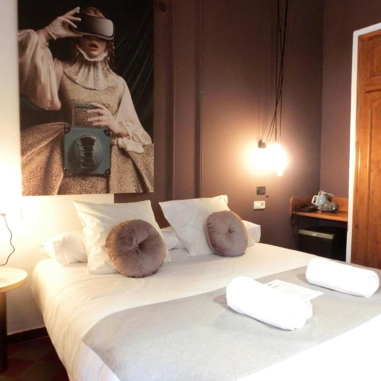Les Monges Palace Boutique - Double Room Single Use - 11