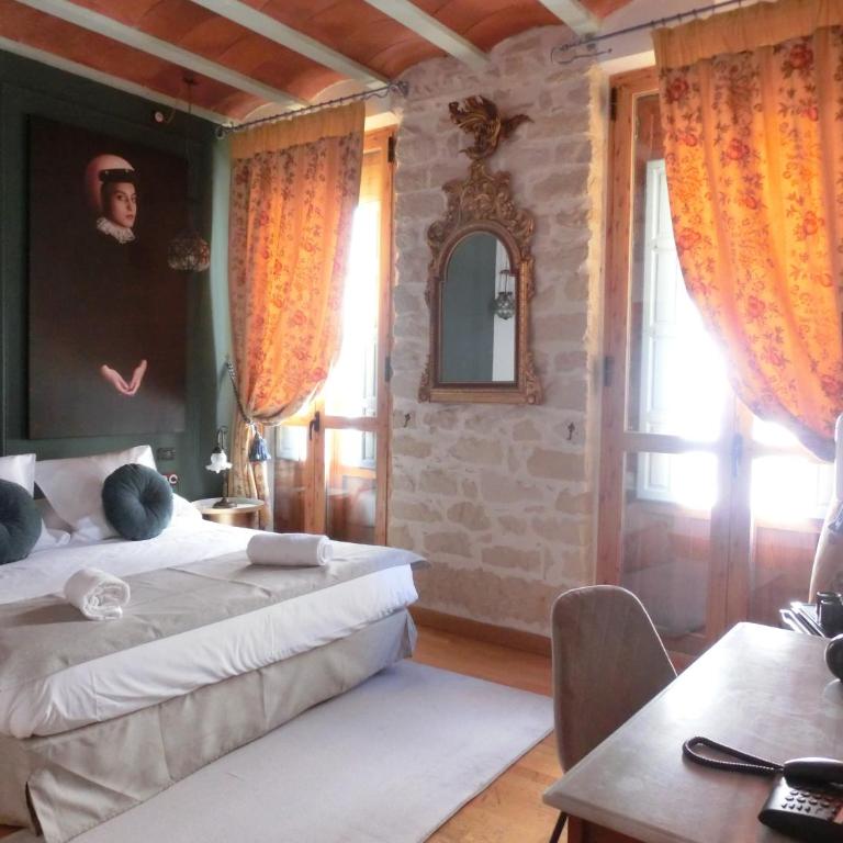 Les Monges Palace Boutique - Superior Double Room - 2