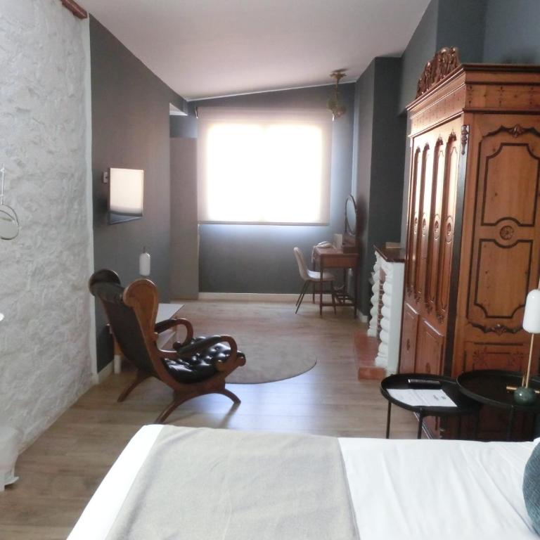 Les Monges Palace Boutique - Triple Room - 4