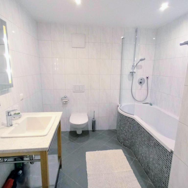Villa Edelweiss - 3 to 6 Guests - private use of indoor pool, sauna and garden terrace - Apartment mit 2 Schlafzimmern - 12