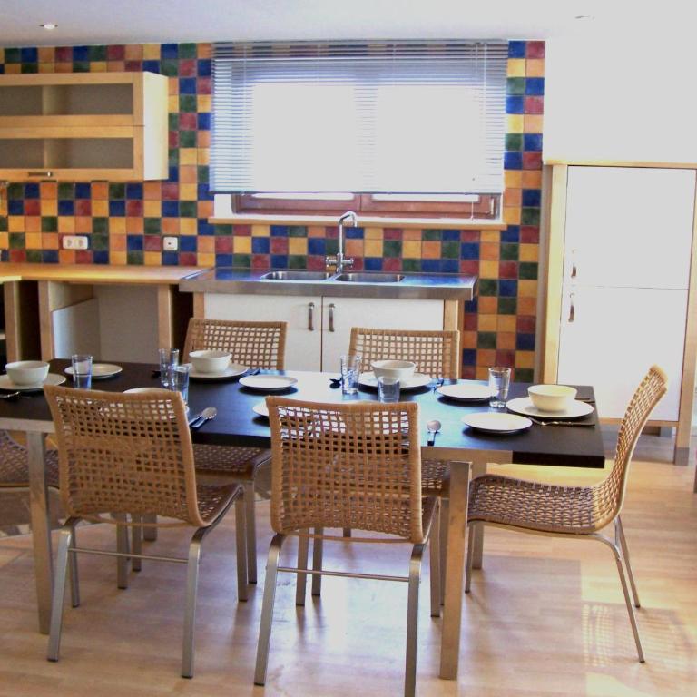 Villa Edelweiss - 3 to 6 Guests - private use of indoor pool, sauna and garden terrace - Apartment mit 2 Schlafzimmern - 6