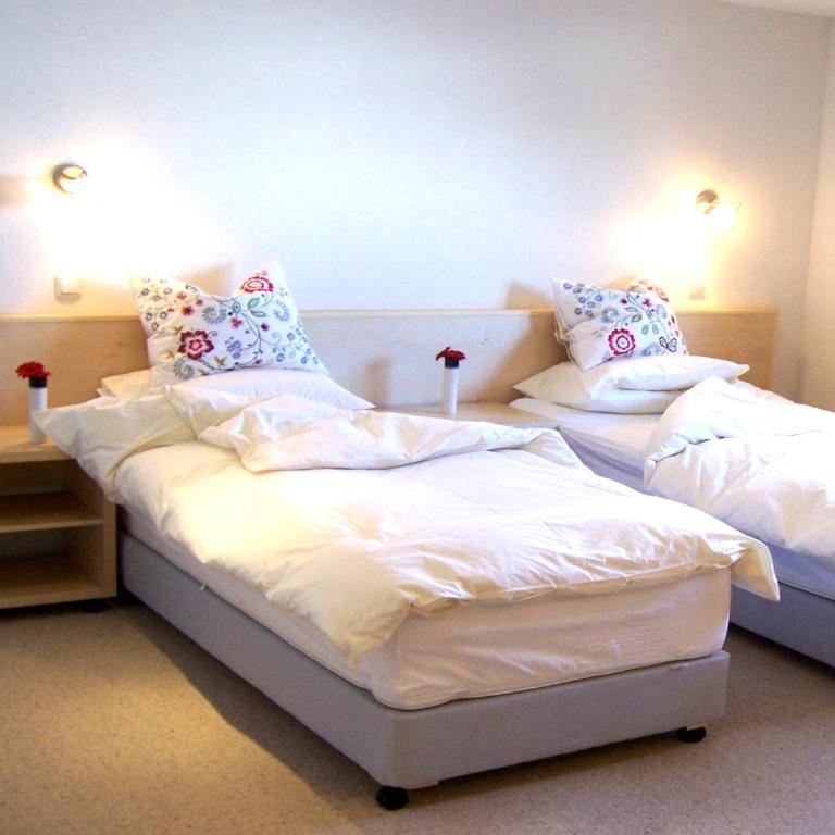 Villa Edelweiss - 3 to 6 Guests - private use of indoor pool, sauna and garden terrace - Apartment mit 2 Schlafzimmern - 14