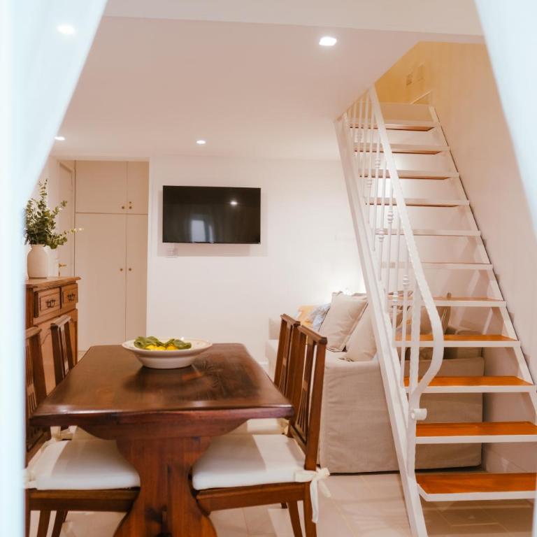 San Gaetano Luxury Home - Family Room with Balcony - 4