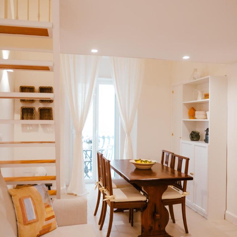 San Gaetano Luxury Home - Family Room with Balcony - 15