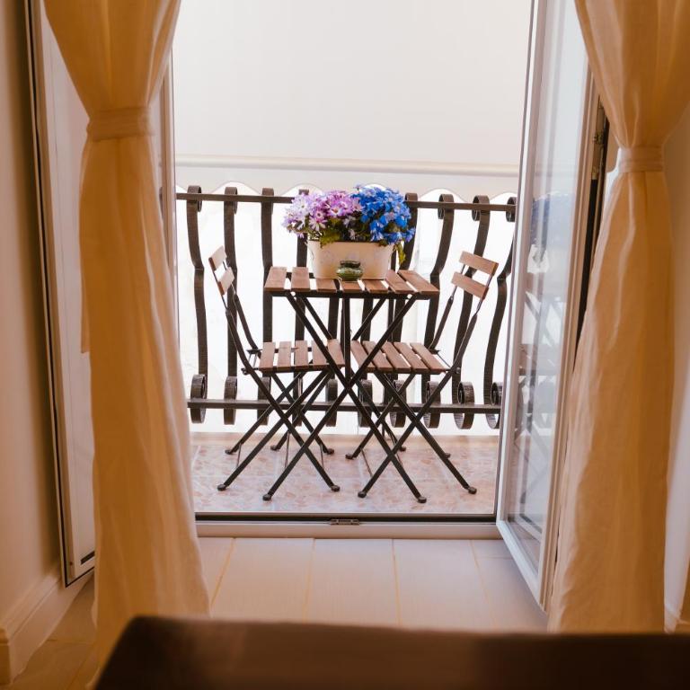 San Gaetano Luxury Home - Family Room with Balcony - 43