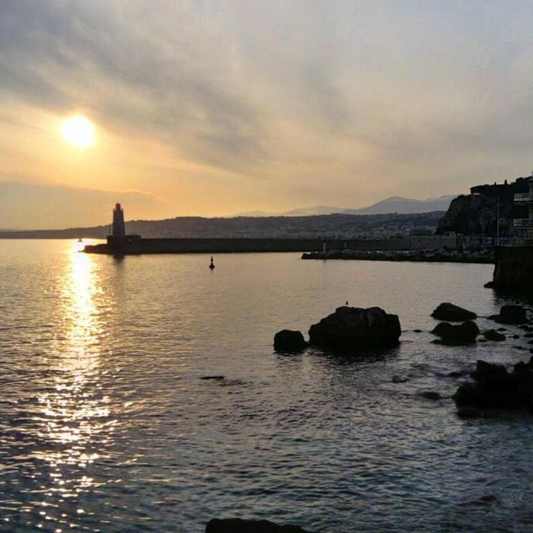 Bel appartement à 5 min du port de la place Garibaldi et du vieux Nice Beautiful apartment 5 minutes from port Place Garibaldi ans Old Nice - Appartement 1 Chambre - 15