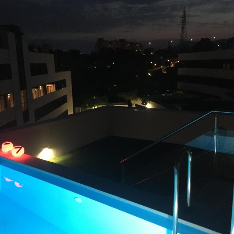 central bright apartment, community pool and own private pool on splendid terrace, garage, beach 900m, mountains 200m - Apartamento de 2 dormitorios - 6