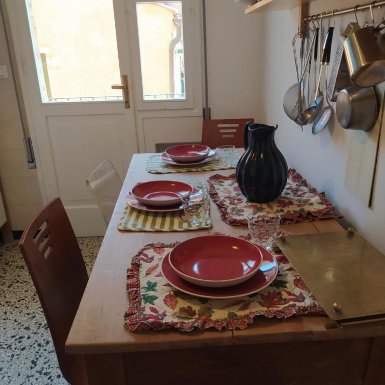 Casa Gialla - Camera Matrimoniale o Doppia con Letti Singoli con Balcone e Bagno in Comune - 8