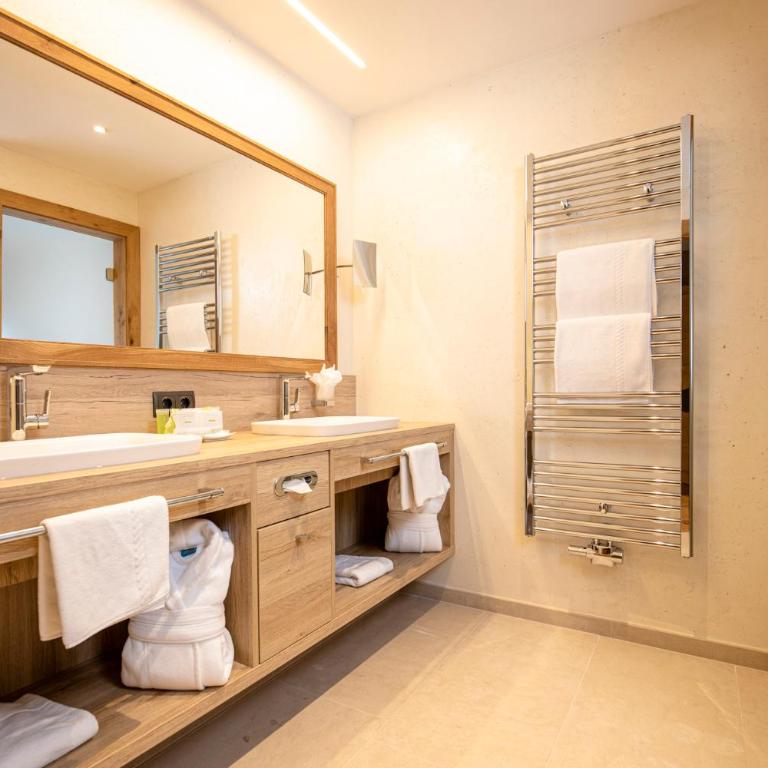 Alpbacherhof - Mountain & Spa Resort - Deluxe Doppelzimmer mit Balkon - 4
