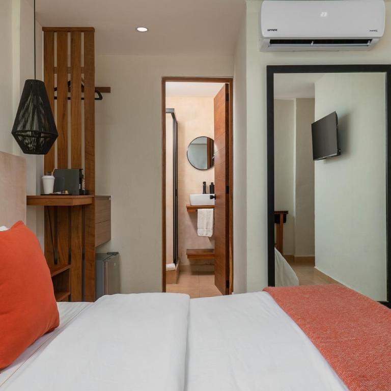 Rodina - Hotel Boutique - Double Room with Balcony - 12