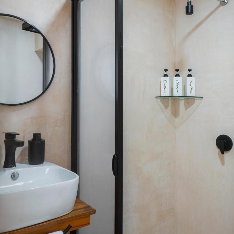 Rodina - Hotel Boutique - Double Room with Balcony - 17