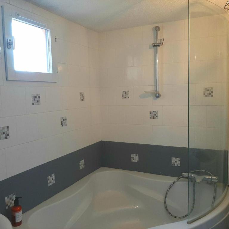 Duplex cosy avec piscine et parking à Capbreton - FR-1-239-870 - Appartement 1 Chambre - 12