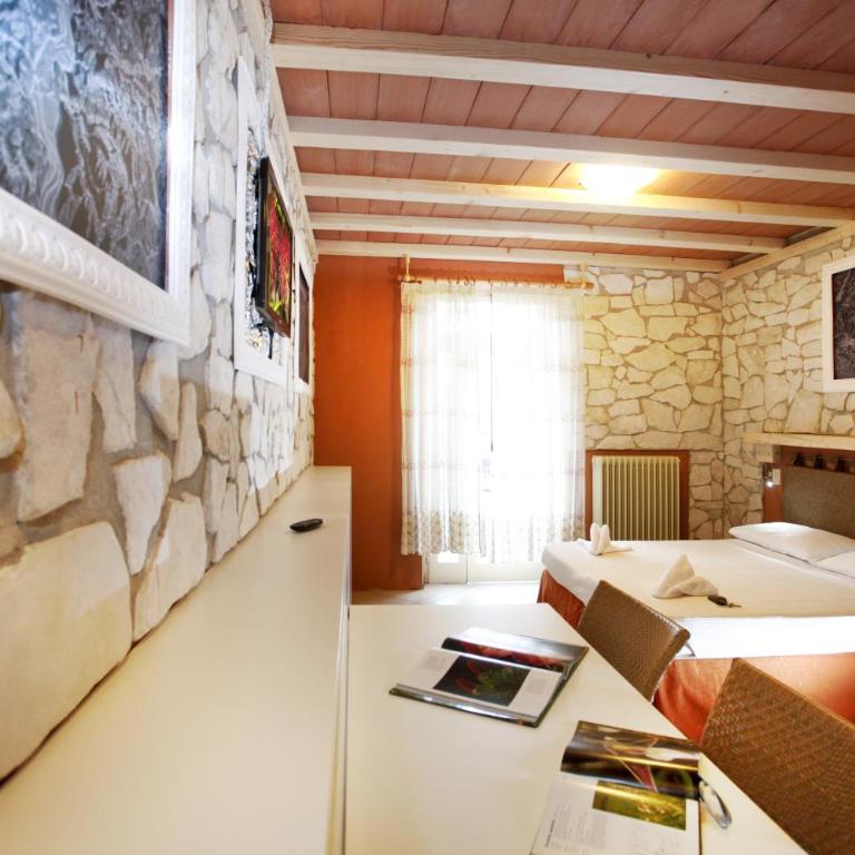 Albergo Garni Orchidea - Camera Matrimoniale con Balcone - 5