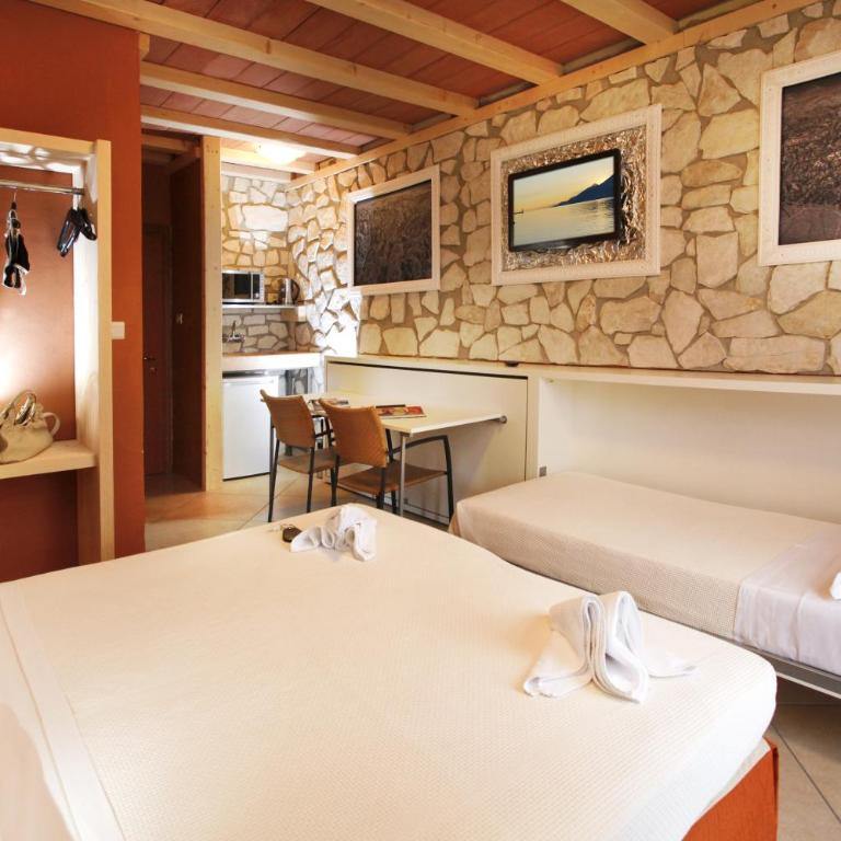 Albergo Garni Orchidea - Camera Matrimoniale con Balcone - 6