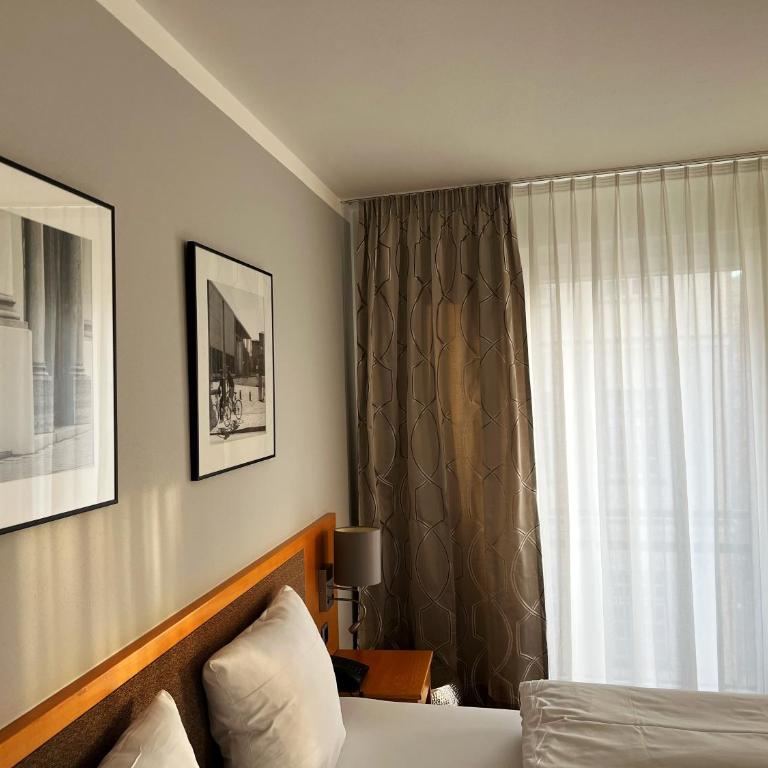 Hotel Prinz - Zimmer mit Kingsize-Bett - 2