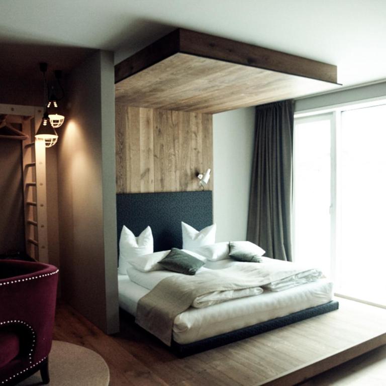 Walliserhof - Family Room with Mountain View - 4