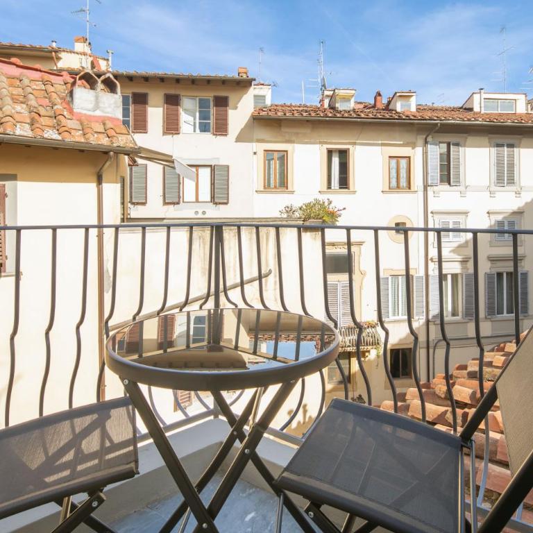 Sole Apartment - Three-Bedroom Apartment - 1