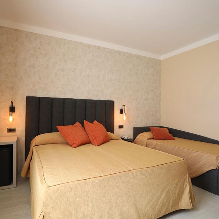 Hotel Tirrenia - Camera Tripla - 7