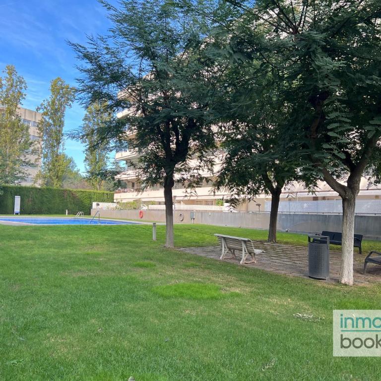 Villa Elvira Salou , con piscina y aparcamiento gratis - Three-Bedroom Apartment - 5
