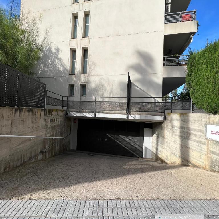 Villa Elvira Salou , con piscina y aparcamiento gratis - Three-Bedroom Apartment - 6