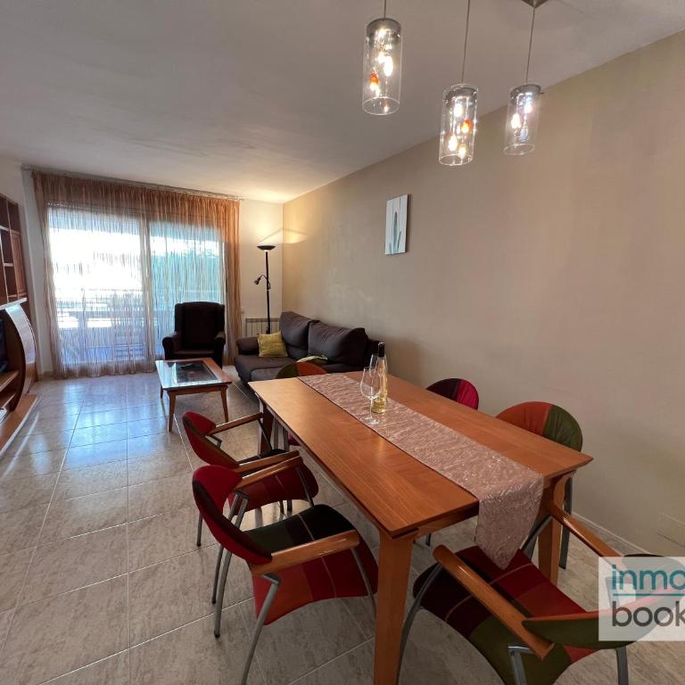 Villa Elvira Salou , con piscina y aparcamiento gratis - Three-Bedroom Apartment - 7