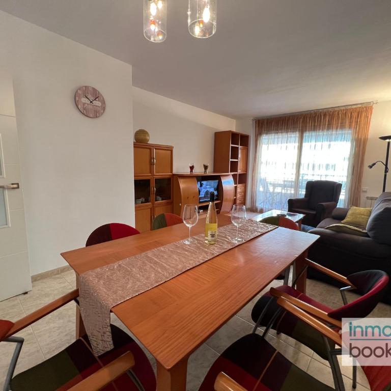 Villa Elvira Salou , con piscina y aparcamiento gratis - Three-Bedroom Apartment - 8