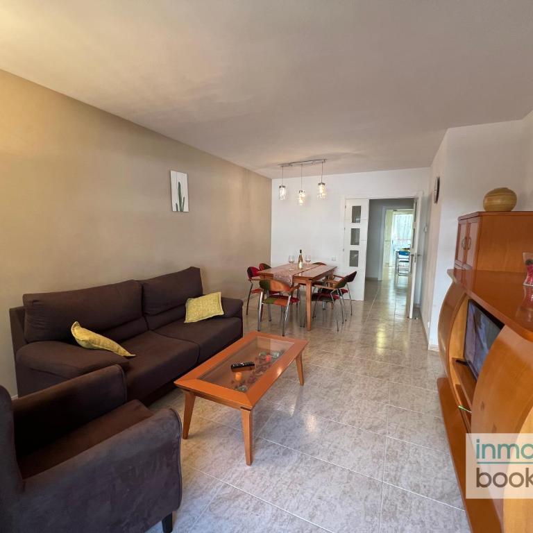 Villa Elvira Salou , con piscina y aparcamiento gratis - Three-Bedroom Apartment - 9