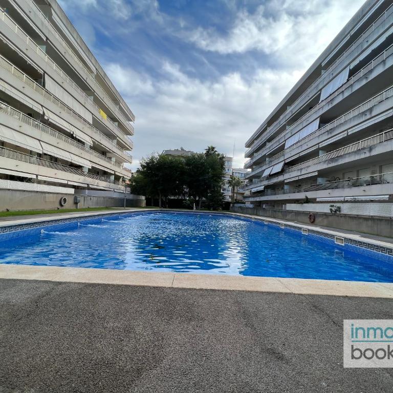 Villa Elvira Salou , con piscina y aparcamiento gratis - Three-Bedroom Apartment - 13