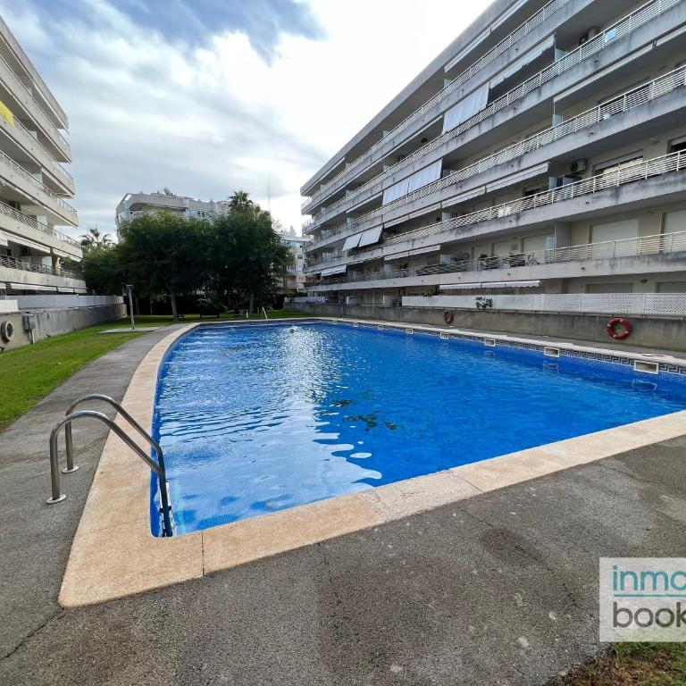 Villa Elvira Salou , con piscina y aparcamiento gratis - Three-Bedroom Apartment - 16