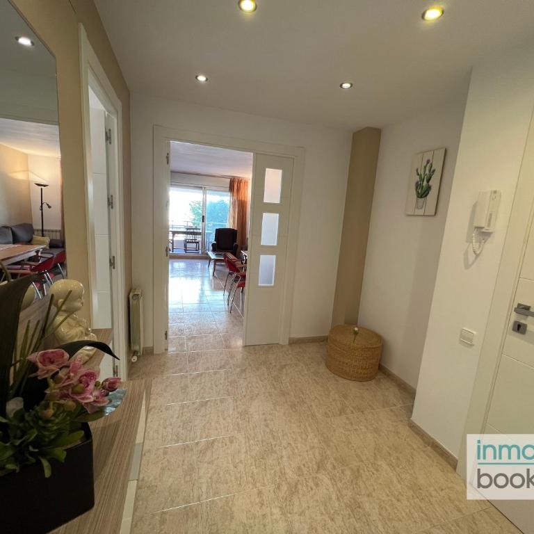 Villa Elvira Salou , con piscina y aparcamiento gratis - Three-Bedroom Apartment - 25