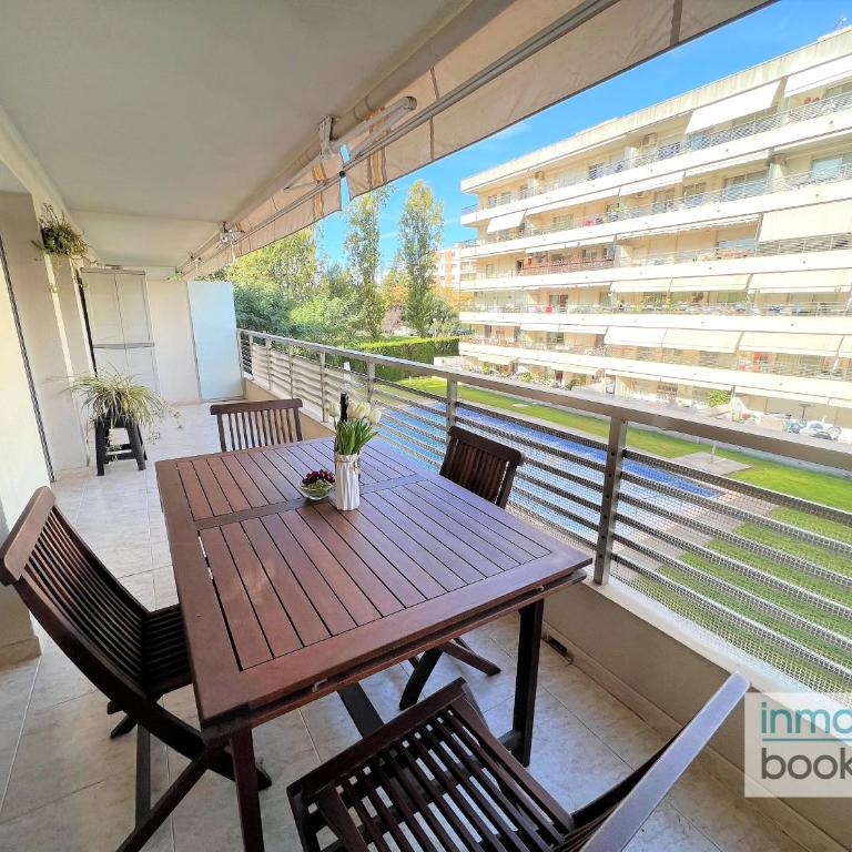 Villa Elvira Salou , con piscina y aparcamiento gratis - Three-Bedroom Apartment - 26