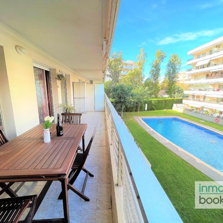 Villa Elvira Salou , con piscina y aparcamiento gratis - Three-Bedroom Apartment - 27