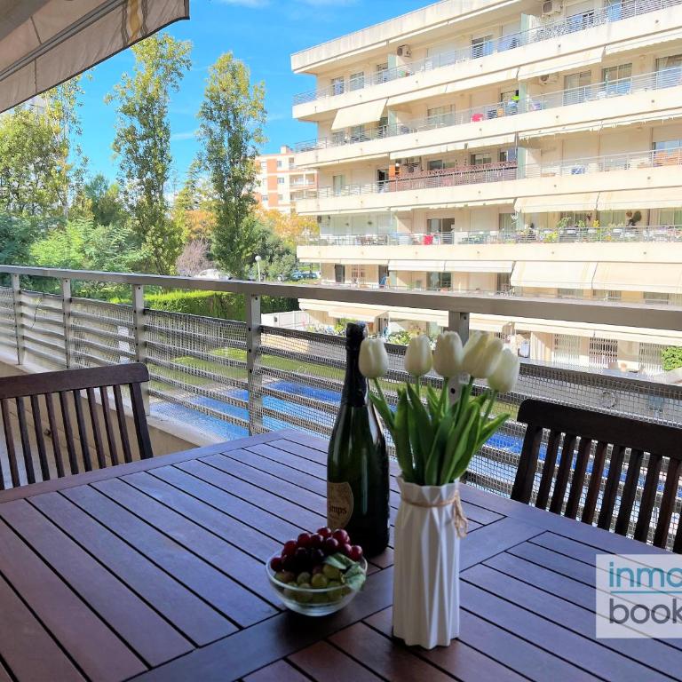 Villa Elvira Salou , con piscina y aparcamiento gratis - Three-Bedroom Apartment - 28