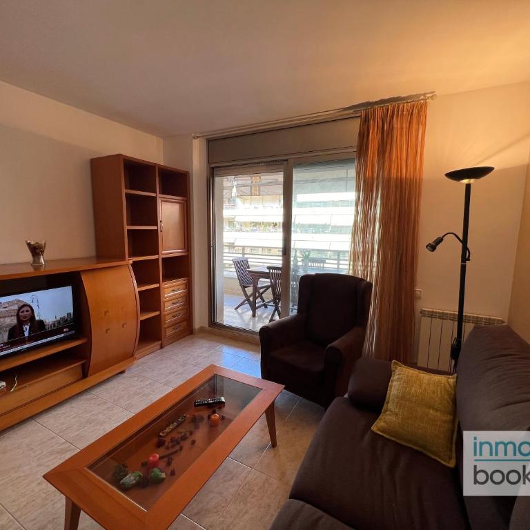 Villa Elvira Salou , con piscina y aparcamiento gratis - Three-Bedroom Apartment - 30