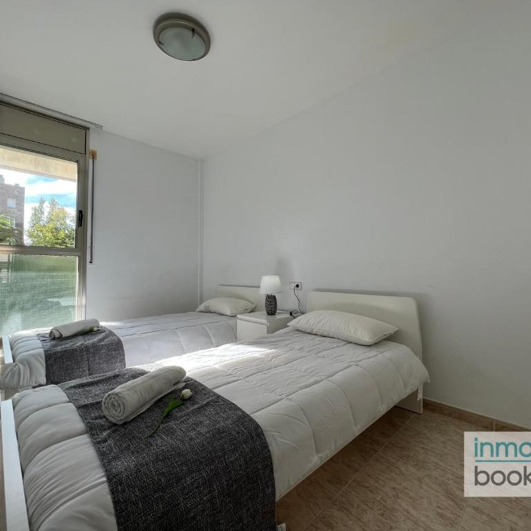 Villa Elvira Salou , con piscina y aparcamiento gratis - Three-Bedroom Apartment - 32