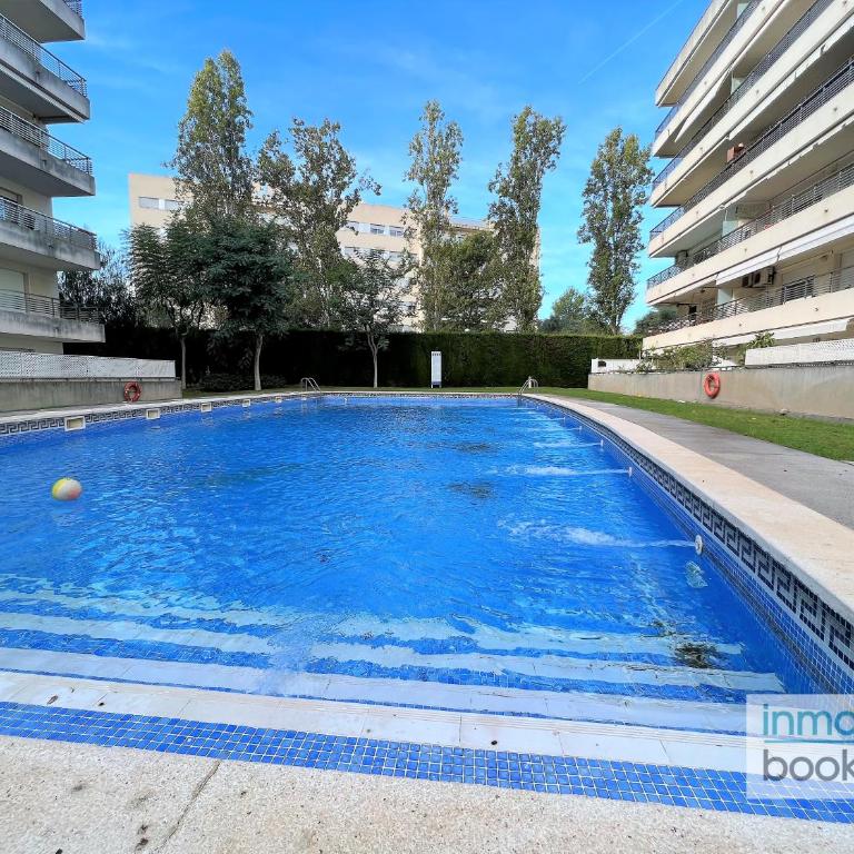 Villa Elvira Salou , con piscina y aparcamiento gratis - Three-Bedroom Apartment - 35