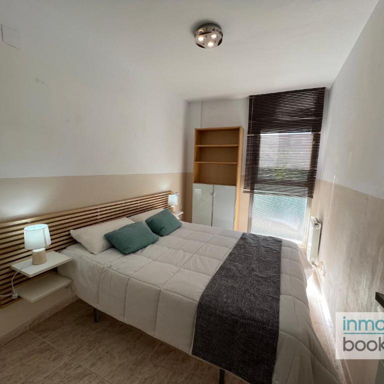 Villa Elvira Salou , con piscina y aparcamiento gratis - Three-Bedroom Apartment - 37