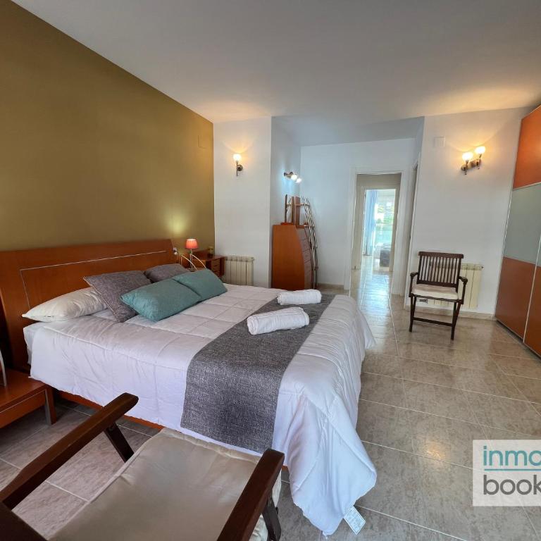 Villa Elvira Salou , con piscina y aparcamiento gratis - Three-Bedroom Apartment - 39