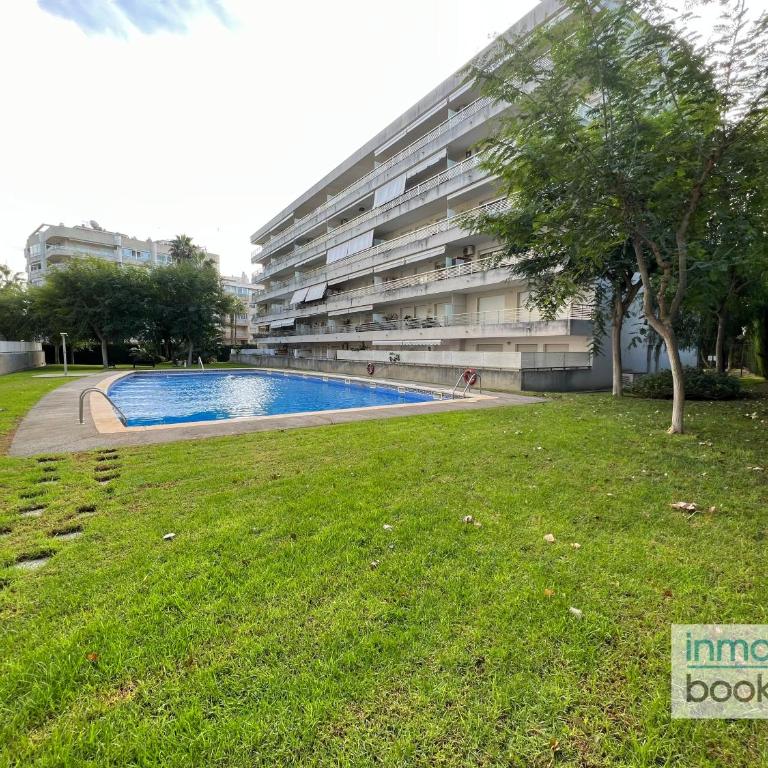 Villa Elvira Salou , con piscina y aparcamiento gratis - Three-Bedroom Apartment - 40