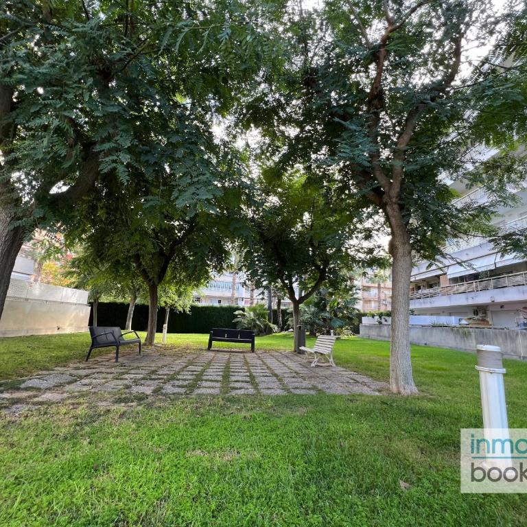 Villa Elvira Salou , con piscina y aparcamiento gratis - Three-Bedroom Apartment - 41